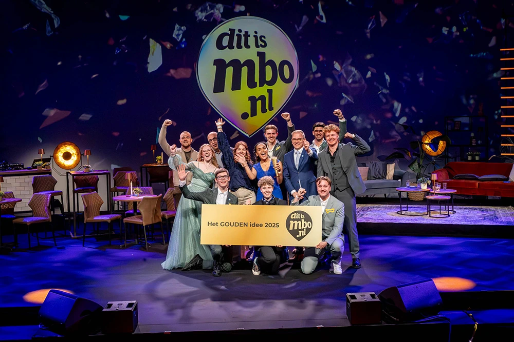 Stef bij het Ambassadeursgala van Dit is mbo Winnend Team Zuid met student Stef bij het ambassadeursgala van dit is mbo 2025